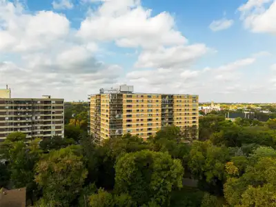 1B//Winnipeg/48 hours for acceptance. Charming unit in the heart of Osborne Village! Beautiful River...