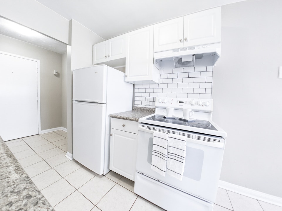 ALL INCLUSIVE - Silverbirch Apts 2BR in Waterloo 4