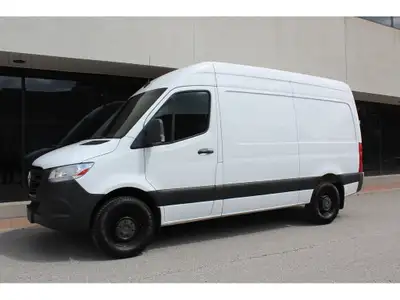 2019 MERCEDES SPRINTER 2500 -- 144 -- HIGH ROOF -- 3.0L V6 DIESEL ENGINE -- 3 SEATER!!! ONLY 179,000...
