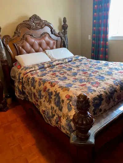Antiquité Set de chambre en bois e marbre payé $9000 pour $1800, View more