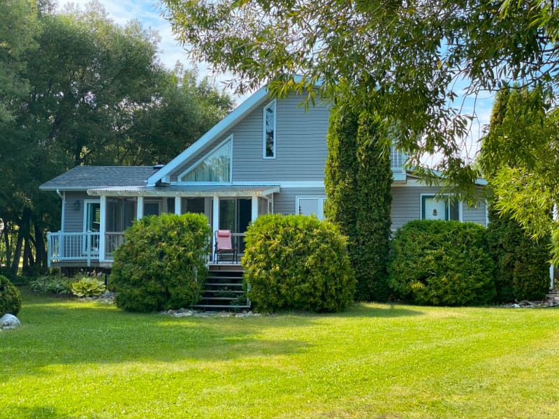 SOLD!!! WATERFRONT 4 SEASON HOME/COTTAGE LAC DU Houses for Sale Winnipeg Kijiji