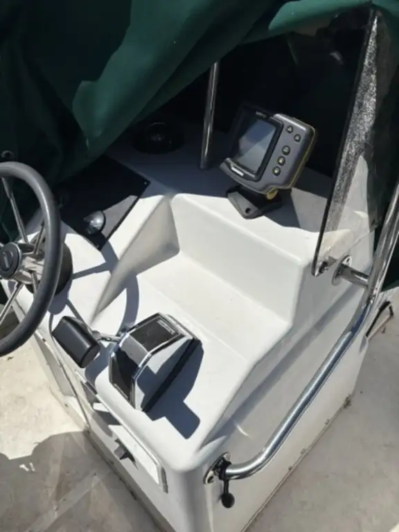 1998 Boston Whaler 15 DAUNTLESS in Powerboats & Motorboats in Trenton - Image 4