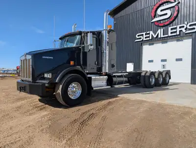 Rebuilt CAT / 1 Owner!! 2008 Kenworth T800 Tri Drive Cab and Chassis Tridem LOW LOW original KMS KMS...