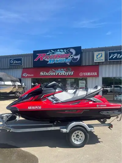Engine Type: Supercharged 4-cylinder, 4-stroke, Super Vortex High Output Yamaha Marine Engine Displa...