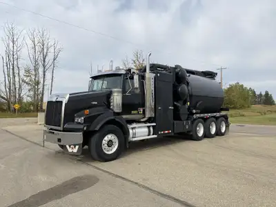 2007 Western Star 4900 8x6 Hydrovac Truck Comes with a Cat C15 15.2L diesel engine, 475 hp, 532487 k...