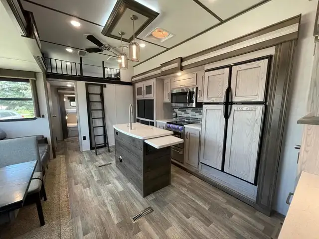 2020 Keystone 334BH in Travel Trailers & Campers in Edmonton - Image 4