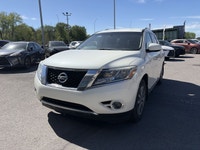 Le Nissan Pathfinder SL 2016 est un VUS spacieux et polyvalent, idéal pour les familles et les condu... (image 4)