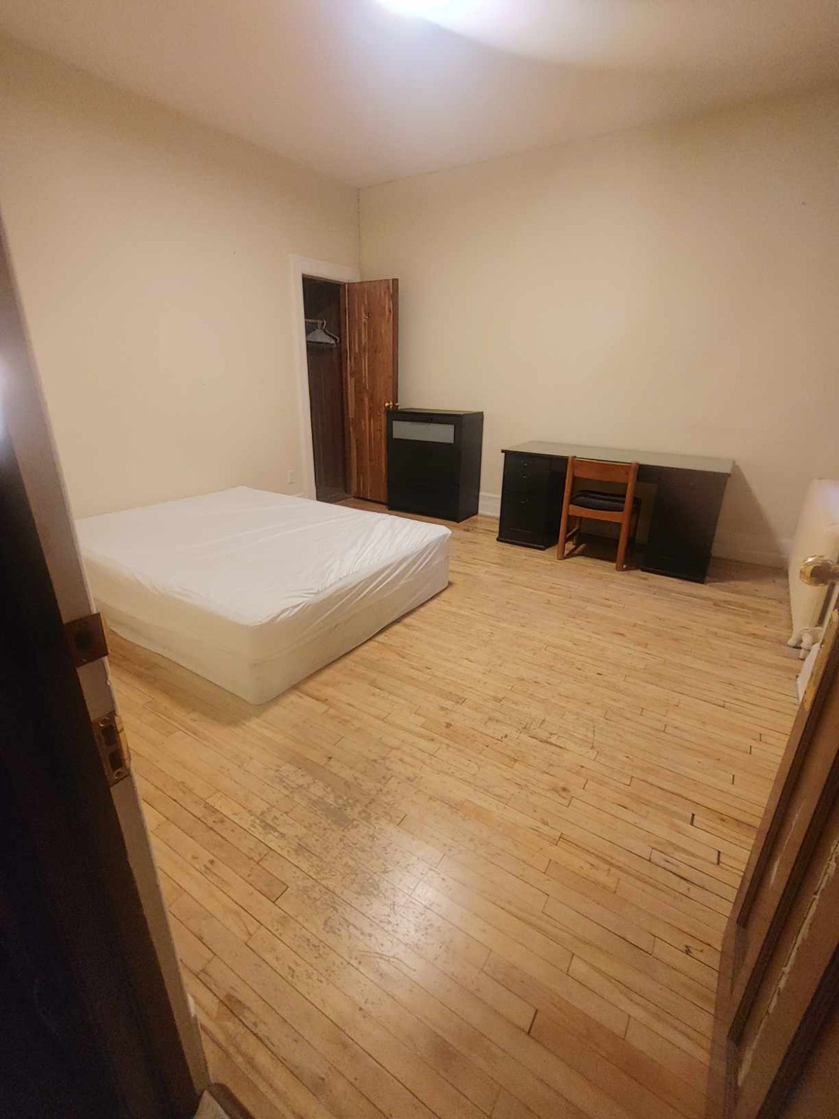 Chambre à louer dans grand bas de duplex à NDG dispo fin août — photo 1
