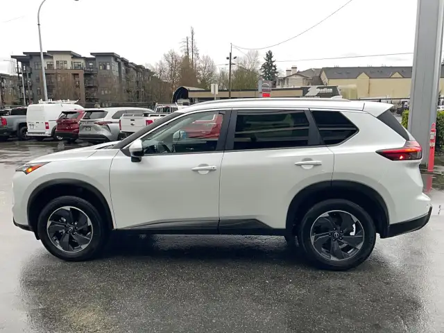 2025 Nissan Rogue AWD SV Moonroof in Cars & Trucks in Delta/Surrey/Langley - Image 5