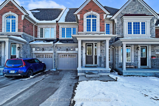 Spacious 3-Bed Townhome! Holland Landing Gem! in Houses for Sale in Markham / York Region