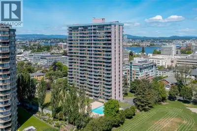 This 16th floor affordable unit offers stunning ocean views with a south-facing orientation. Perfect...
