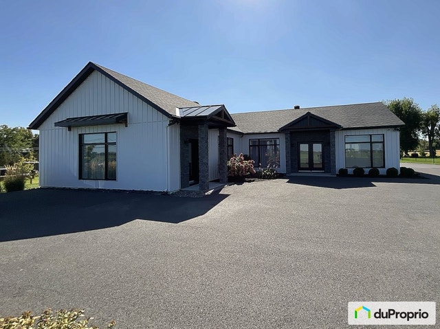 $1,345,000 - Bungalow for sale in Calixa-Lavallee — photo 3