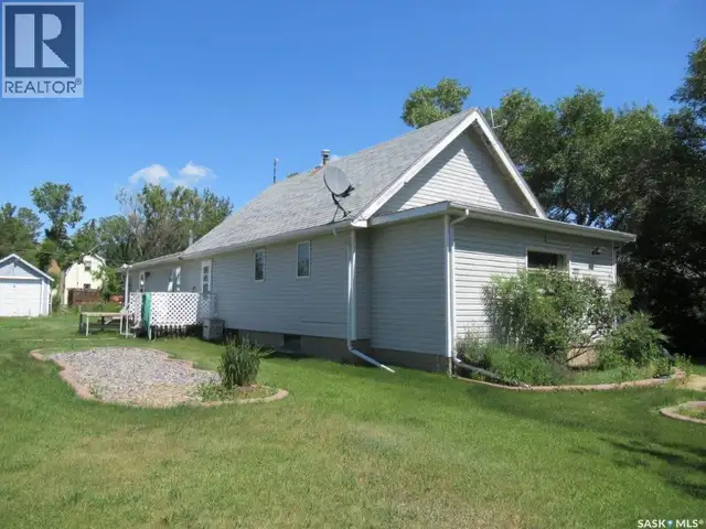 207 2nd AVENUE W Smiley, Saskatchewan in Houses for Sale in Saskatoon - Image 5