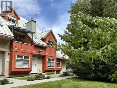 A rare find! This ground floor 1 bedroom condo at the fantastic Lake Placid Lodge complex in creeksi...
