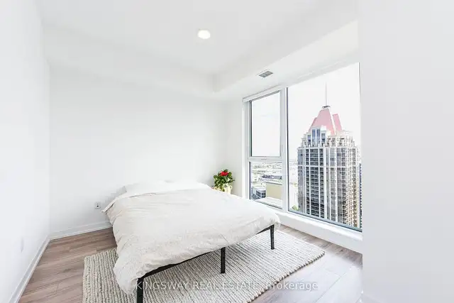 Sun-filled, high-floor 1+1 bed, 1-bath condo in Condos for Sale in Mississauga / Peel Region - Image 9