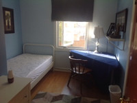 Room available 10 mins bus to Runnymede Station