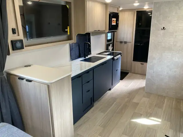 2025 Winnebago MINNIE in Travel Trailers & Campers in Terrace - Image 8