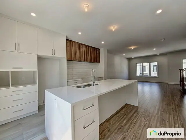 $649,000 - Townhouse for sale in Vaudreuil-Dorion in Houses for Sale in West Island - Image 2