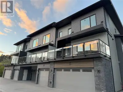 Welcome to Lakeside Estates. THIS HOME IS NOW MOVE-IN READY! Spend the entire Okanagan Summer in you...