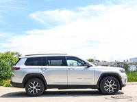 Memory Seat - Heated Seats - Heated Steering Wheel - Power Liftgate - 4x4 drivetrain for all-weather... (image 3)
