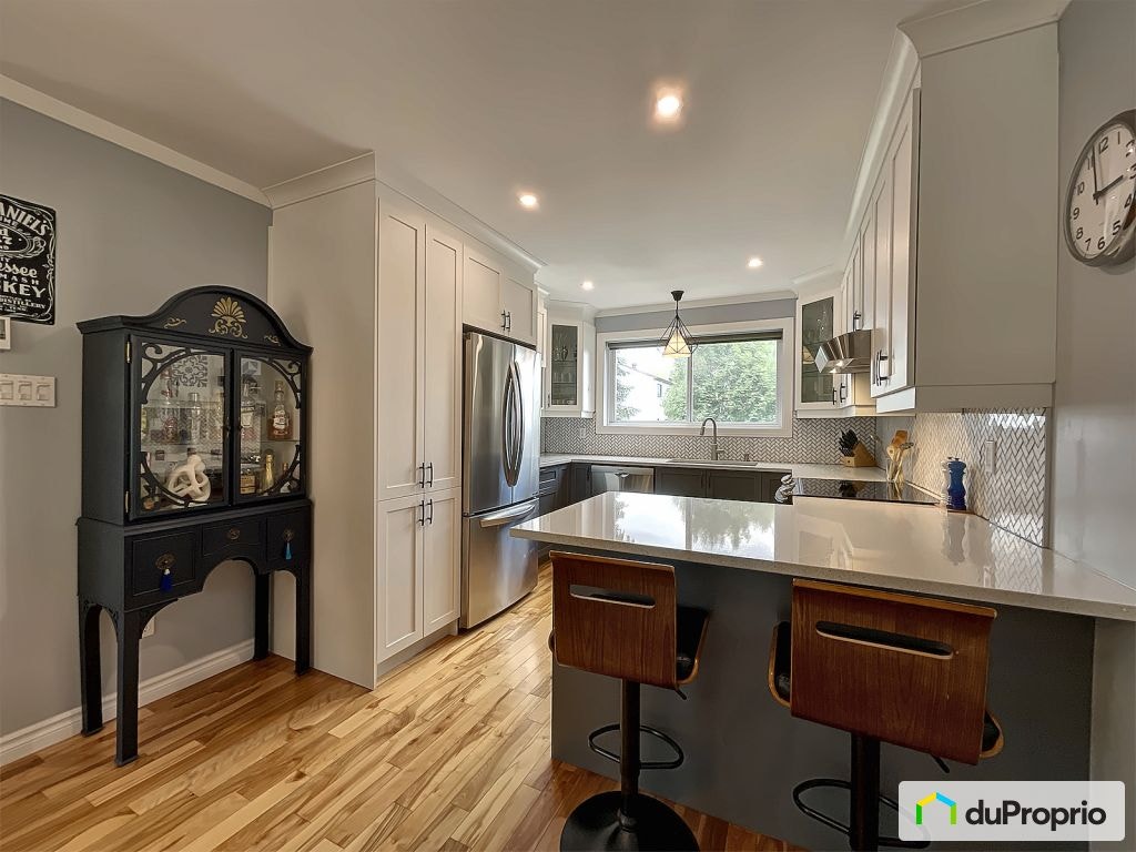 $559,000 - Townhouse for sale in Longueuil (Vieux-Longueuil) — photo 1