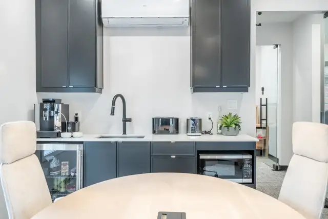 BURLINGTON * Modern Private Office with Parking & Amenities* in Commercial & Office Space for Rent in Oakville / Halton Region - Image 11