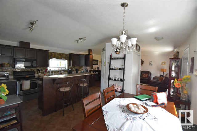 5131 52 AV Vilna, Alberta in Houses for Sale in Edmonton - Image 2
