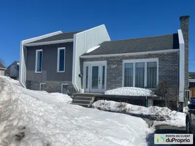 Maison unifamiliale de 5 chambres située dans le quartier Château-d'Eau. Bel air ouvert au rez-de-ch...