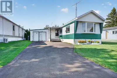 Looking for a low-cost living option in the Napanee area? This mobile trailer in Richmond Trailer Pa...