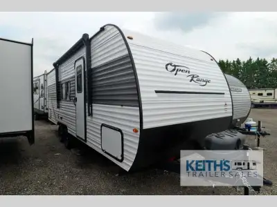 Highland Ridge Open Range Conventional trailer 231BH COLT highlights: Front Bedroom Booth Dinette Tw...