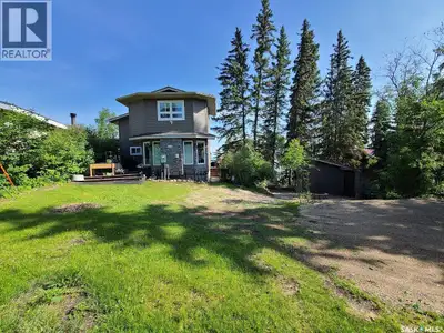 Where family memories are made and lake life begins. This beautiful year-round waterfront cabin offe...