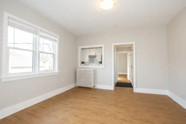 12 Welland Ave, St. Catharines (14-2) - 2 Bedroom Unit