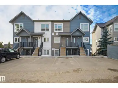 Bright and Modern 2 bedroom townhouse located at the vibrant community of Griesbach. 9'H ceiling and...