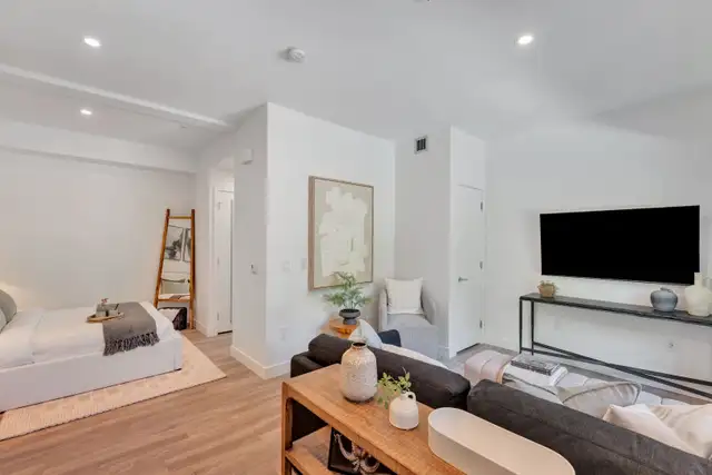 Studio Apartment for Rent - 137 East Keith Road in Long Term Rentals in Vancouver - Image 5