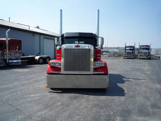 1998 Peterbilt 379  Flat Top in Heavy Trucks in Kitchener / Waterloo - Image 4
