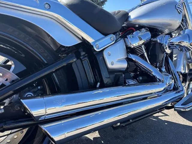 2022 Harley-Davidson Fat Boy ~ STAGE II ~ V&H EXHAUST ~ CUSTOM P in Street, Cruisers & Choppers in City of Toronto - Image 13