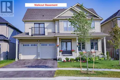 This extremely spacious family home located in the heart of Fergus features two levels plus a loft,...