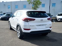 This Hyundai Tucson boasts a Regular Unleaded I-4 2.0 L/122 engine powering this Automatic transmiss... (image 2)
