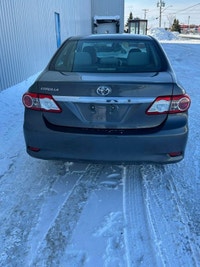 2013 Toyota Corolla CE Sedan 1.8L FWD Livraison partout au Québec possible ** Tous les échanges sont... (image 4)