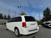 SINGLE-DVD ENTERTAINMENT SYSTEM -inc: HDMI Port Video Remote Control Wireless Headphones 2nd Row Ove... (image 1)