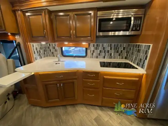 2018 Fleetwood RV Discovery 38K only 14,584 Miles in RVs & Motorhomes in Moncton - Image 17