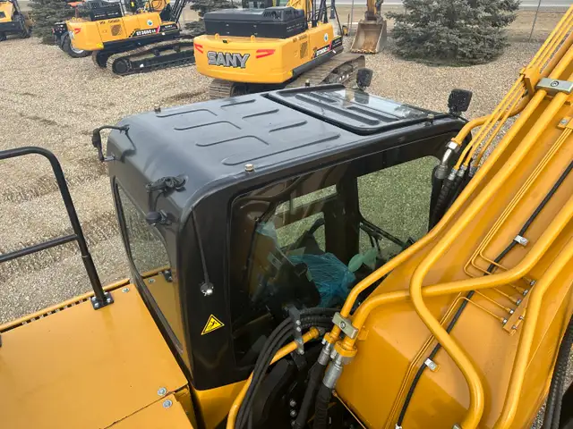 2023 SANY SY365C LC - 895 Hrs - Warranty, Choice of Bucket in Heavy Equipment in Lethbridge - Image 19