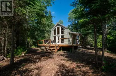Tucked away on the Winnipeg River, just south of Myrtle Rapids, this thoroughly renovated three-seas...