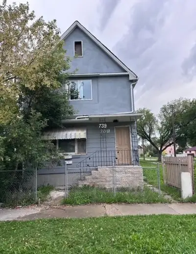 4A//Winnipeg/Showing starts Now! Offers are presented as received. This fully renovated duplex offer...