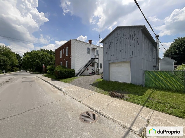 $1,195,000 - Triplex in Pointe-Aux-Trembles / East Montreal — photo 3
