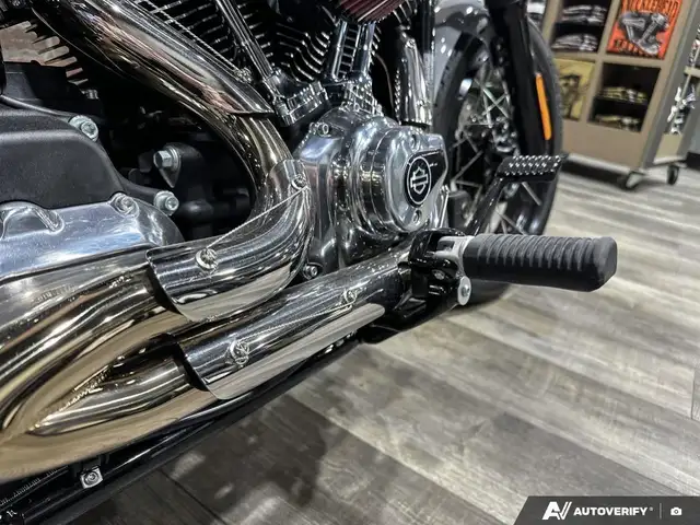 2025 Harley-Davidson FXBB - Street Bob(R) in Street, Cruisers & Choppers in Calgary - Image 10