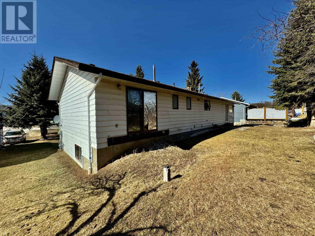 721 CARIBOO TRAIL 100 Mile House, British Columbia in Houses for Sale in 100 Mile House - Image 2