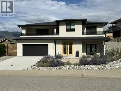 Like BRAND NEW, 3 years old owner-built GORGEOUS HOME at Dividend Ridge, steps from Osoyoos Golf Clu...