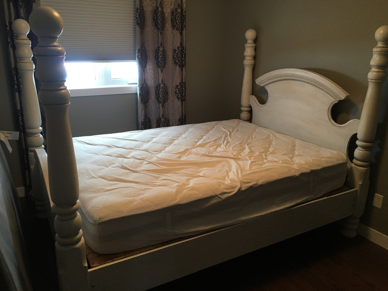 Antique solid wood Queen Four poster bed /Quilted mattress Beds