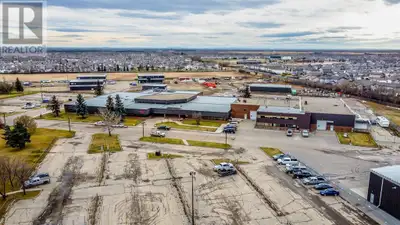 HIGH QUALITY OFFICE SPACE LOCATED IN A GREAT OFFICE COMPLEX IN SOUTHWEST GRANDE PRAIRIE. This 4283sq...